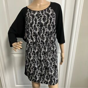 Banana Republic | Black and White Patterned Midi Dress